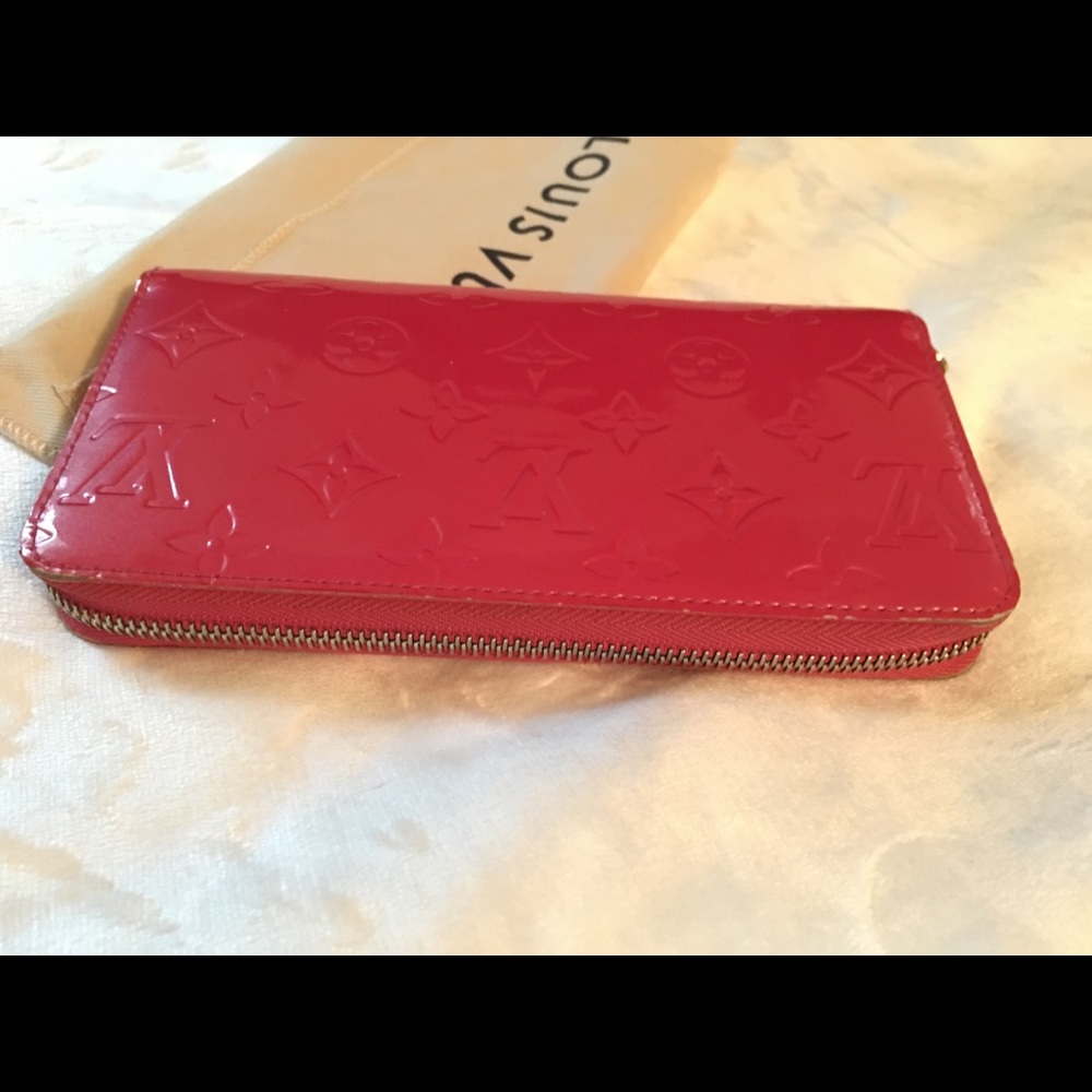 LV zippy wallet. Great condition. Authentic.